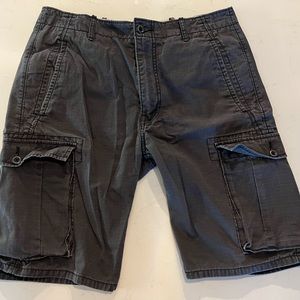Men’s Levi’s cargo shorts 32”